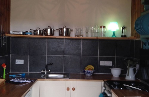 Bridport Cabin | Renovated cricket Pavilion, huge views, walks. close to amenities, beach, pub