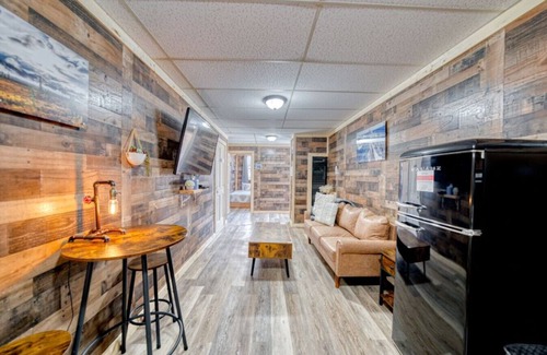 Leadville Apartment | Renovated Dog Friendly Room w Hot Tub Leadville-B