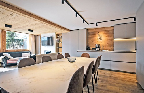Les Bruyeres Apartment | Renovated family chalet with jacuzzi, ski-in, ski room