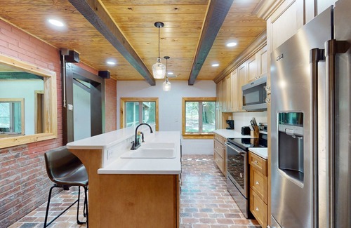 Ono Island House | Renovated getaway w/bonus room, yard games, grill, boat parking & near Pirate’s