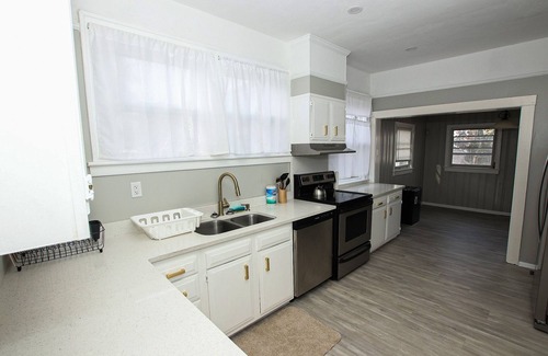 Chatham Crescent House | Renovated Historic 5BR home close to everything Savannah has to offer.