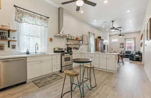 West Riverside House | Renovated Historic 4BR House Near Magazine St & Uptown