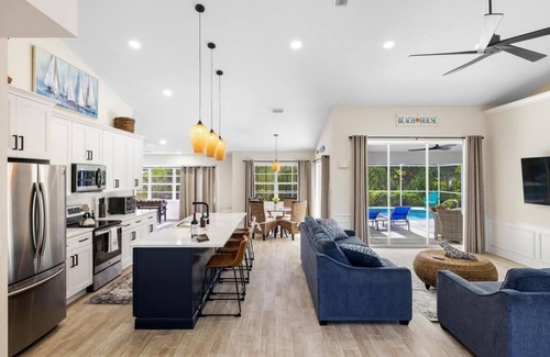 Laurel House | RENOVATED HOME WITH HEATED POOL LESS THAN 2 MILES TO NOKOMIS BEACH!