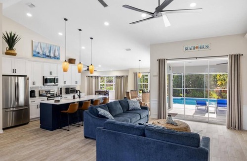 Laurel House | RENOVATED HOME WITH HEATED POOL LESS THAN 2 MILES TO NOKOMIS BEACH!