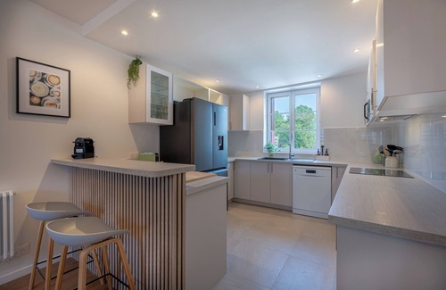 Blois House | Renovated house 2025 on the banks of the Loire & large garden 6 bedrooms with private shower