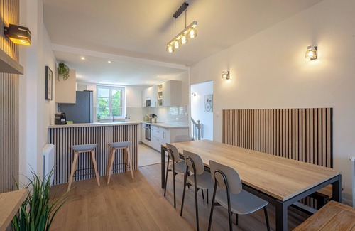 Blois House | Renovated house 2025 on the banks of the Loire & large garden 6 bedrooms with private shower