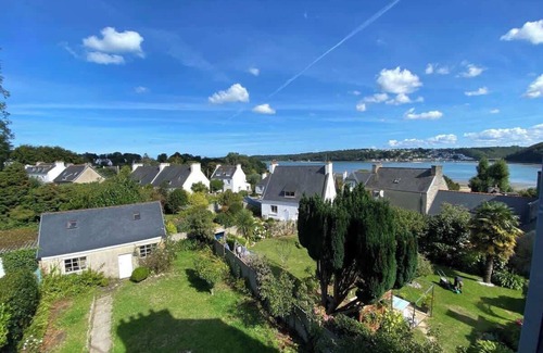 Locquenole House | Renovated house for 12 in the village of Locquenole