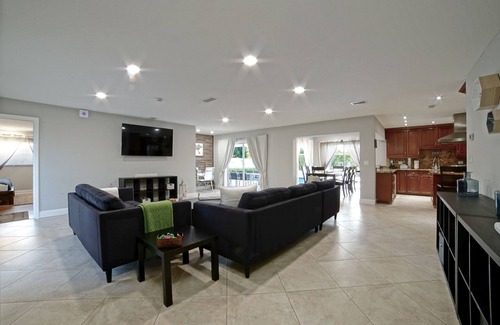 Coral Springs House | Renovated House Heated Pool Gourmet Kitchen Pet Friendly Walking to the Downtown