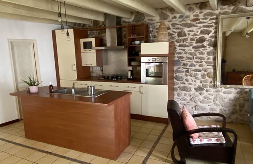 La Marne House | Renovated house with outside courtyard 10 min walk from the sea - free parking