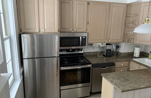 Ludlow House | Renovated & immaculate. 1 block to town, 2 floors. Great monthly rates!