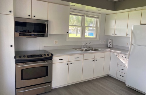Pierceton Cottage | Renovated Lakefront All Sports Big Barbee Lake-Fishing&Relaxing-Steps From Water