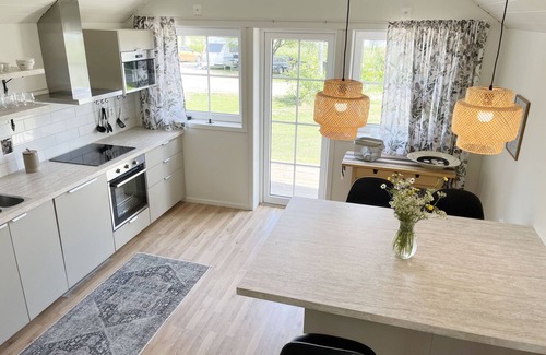 Varnamo Municipality Ski Chalet | Renovated nice cottage located outside Värnamo and only 30 meters from the lake Flåren |SE07055