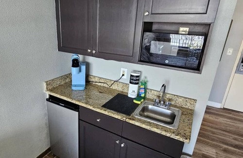 Myrtle Beach Apartment | Renovated Oceanfront King Suite-Landmark Unit 815