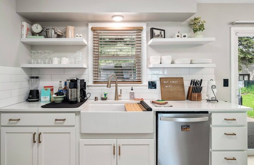 Cuyahoga Falls Apartment | Renovated Ranch|Patio Vibes|Fully Stocked Kitchen|Sleeps 6
