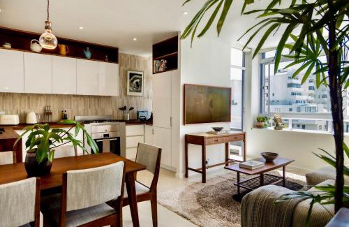 Sea Point Apartment | Renovated remote-work 3 bed gem with ACs & views!