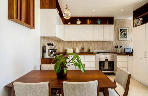 Sea Point Apartment | Renovated remote-work 3 bed gem with ACs & views!