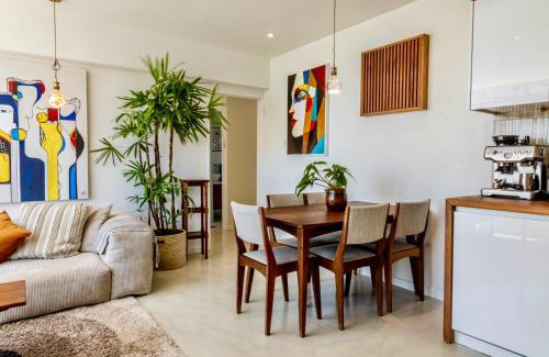 Sea Point Apartment | Renovated remote-work 3 bed gem with ACs & views!