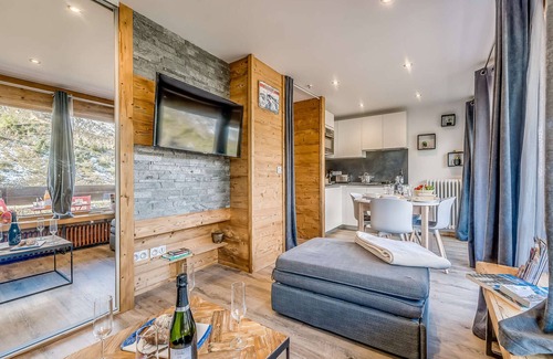 Le Lavachet Apartment | Renovated Studio for 4 at the Foot of the Slopes with Balcony and Premium Amenities