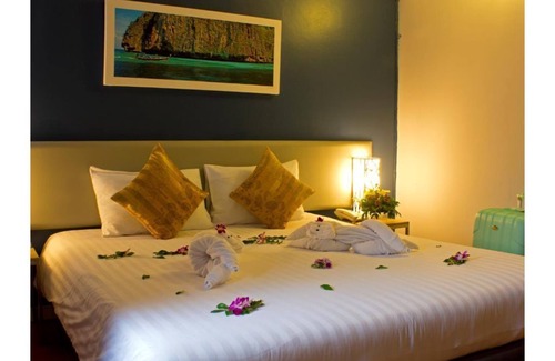 Karon Hotel | :) renovated standard room #17, 3 min walk to karon beach