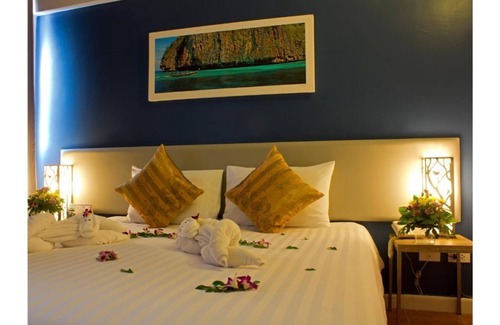 Karon Hotel | :) renovated standard room #17, 3 min walk to karon beach