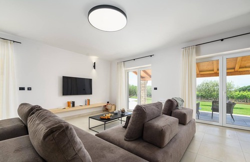 Rosini House | Renovated stone house in a quiet location ? ideal for two families.