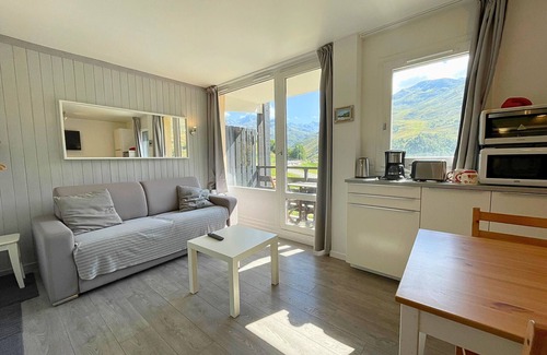 Les Menuires Apartment | Renovated studio cabin with equipped kitchen in Les Menuires
