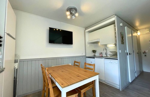 Les Menuires Apartment | Renovated studio cabin with equipped kitchen in Les Menuires