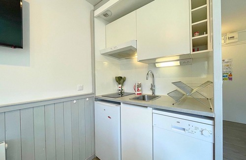 Les Menuires Apartment | Renovated studio cabin with equipped kitchen in Les Menuires