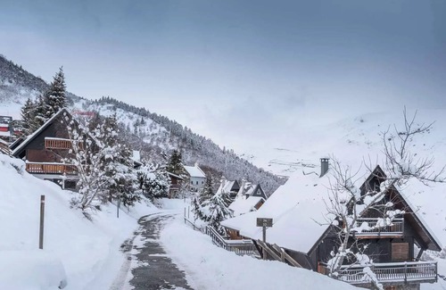 Pla d'Adet Apartment | Renovated studio at the foot of the ski slopes-PLA D'ADET-