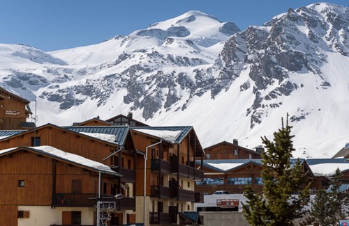 Les Almes Apartment | Renovated studio near slopes and shops, balcony, pets allowed