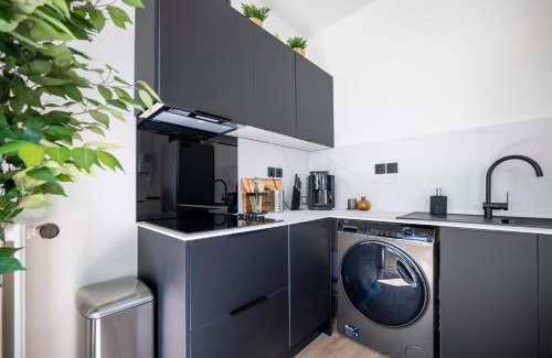 Montrouge Apartment | Renovated Studio walking distance to Paris