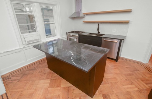 Prospect Lefferts Gardens House | renovated townhouse parlor level 2 bed 1.5 bath pvt garden close to prospect pk