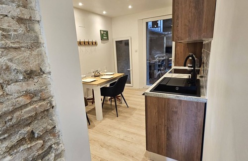 Epinal Cottage | Renovated townhouse with private garage in Épinal