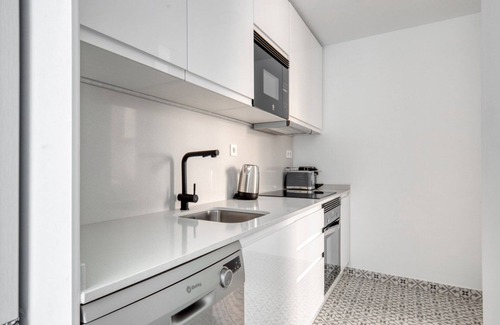 El Parc i la Llacuna del Poblenou Apartment | Renovated Vila Olimpica del Poblenou 3BR w/Balcony, by Blueground