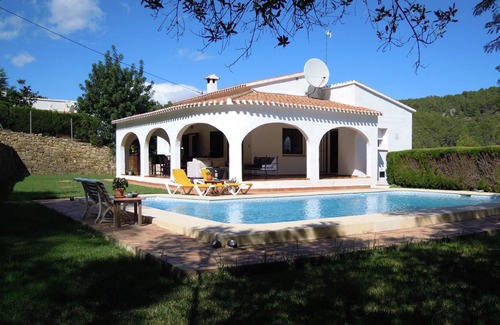 Oliva Villa | Renovated Villa, Modern Interior, Open Plan Design with Pool and Garden, and AC