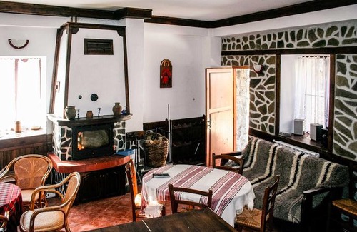 Delchevo Villa | Renovated Villa Overlooking The Pirin Mountains