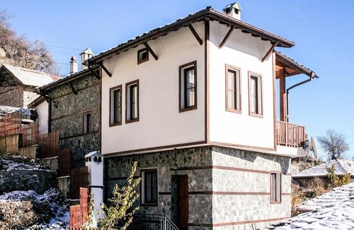 Delchevo Villa | Renovated Villa Overlooking The Pirin Mountains
