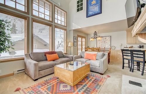 Salt Lake Mountain Resorts House | Renovated, WhoDunnit Lodge - ski-in/out to Snowbird