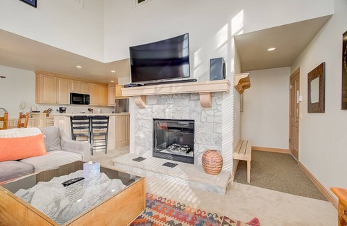 Salt Lake Mountain Resorts House | Renovated, WhoDunnit Lodge - ski-in/out to Snowbird