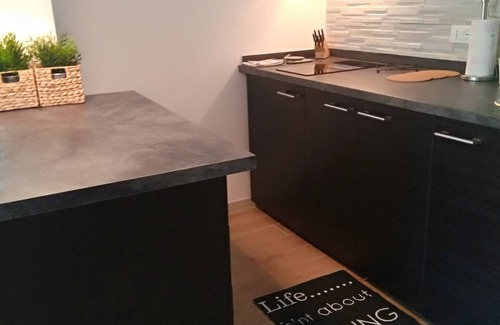 Marlengo Apartment | Renovierte und ruhige Ferienwohnung im Grünen/Renovated in the green