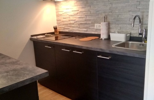 Marlengo Apartment | Renovierte und ruhige Ferienwohnung im Grünen/Renovated in the green