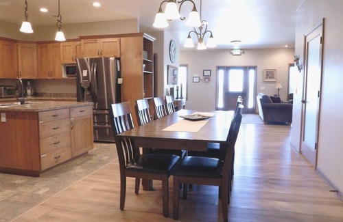 Heyburn Hotel | Rent 8, 9, 10 or 11 rooms with group kitchen, living & dining areas.