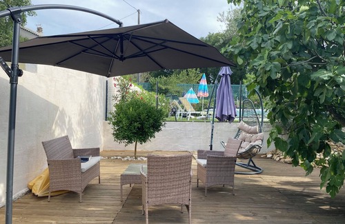 Bollene Apartment | Rent studio with swimming pool and private terrace