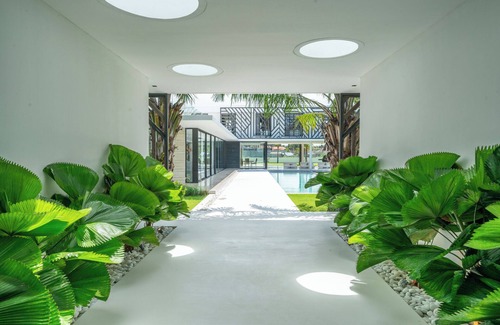 Batubelig Villa | Rent Your Own Luxury Villa with 6 Bedrooms, Bali Villa 2203