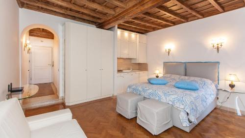 Rione III Colonna Apartment | Rental in Rome - Gambero Suite