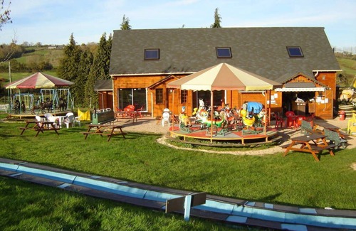 Le Mesnil-Bacley House | Rental of comfortable trailers for 4 people at DEVALPARC leisure park