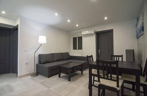 El Cabanyal Apartment | Rental unit in València · ★4.45 · 3 bedrooms · 4 beds · 1 bath