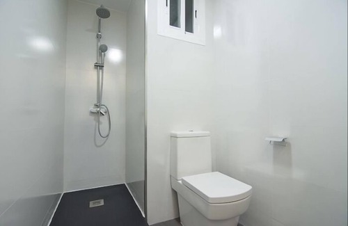 El Cabanyal Apartment | Rental unit in València · ★4.45 · 3 bedrooms · 4 beds · 1 bath