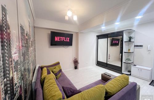 Chisinau Apartment | RentHouse Apartments Deep Purple