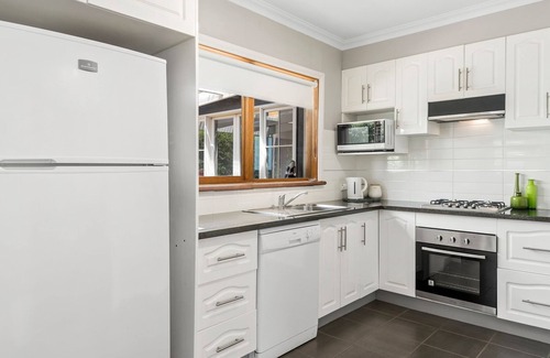 Portarlington House | Resarf Retreat - Relaxed atmosphere and modern amenities.